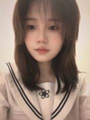 很反差的嫩妹