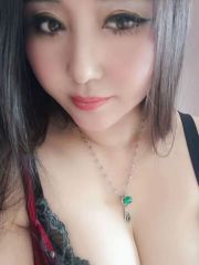 坚挺巨乳骚货尤物