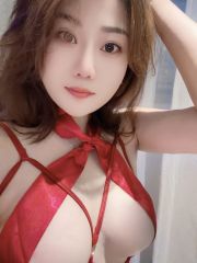 红色战衣很性感