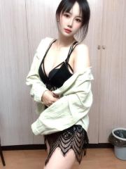 年轻开朗小嫩妹