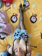 性感大胸吊带妹妹