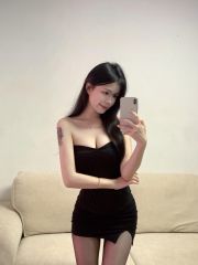 极品嫩妹穿着开档黑丝