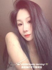 身材苗条，极品身材，肤白貌美