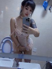 纹身胸大嫩妹淘淘