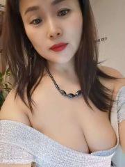风韵犹存的老板娘
