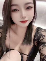 妩媚白皙美女