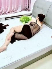 可撕丝袜的骚女