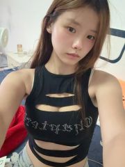 苗条型大胸嫩妹小不点
