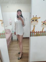 前凸后翘的小姐姐