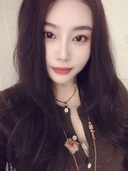 美臀D胸风骚女