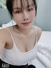 深喉一绝风骚美少妇