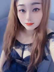 红唇巨乳少妇