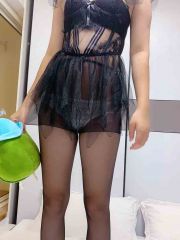 黑丝长腿小骚货，可以口射了在草逼