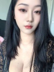 自聊妹子很配合，前凸后翘粉粉嫩嫩